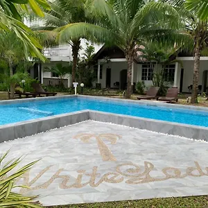 Resort White
